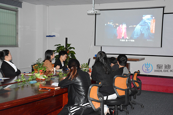 皇迪家用智能鎖生產(chǎn)廠家，舉行消防安全培訓(xùn)教育